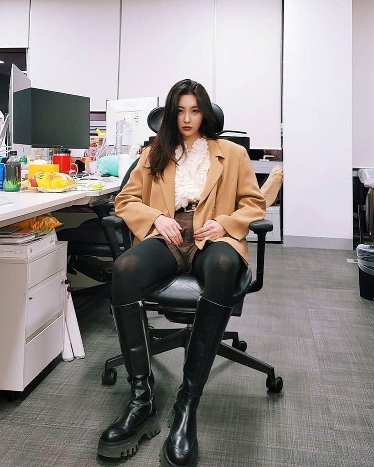 시크하게 맞서는 선미의 가을🤎 이미지