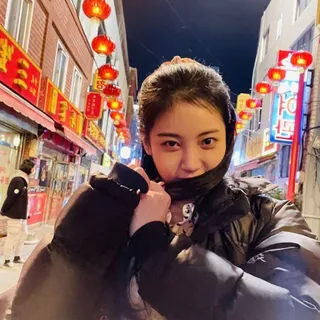 영화도 그림도 잘하는 유라💕 이미지