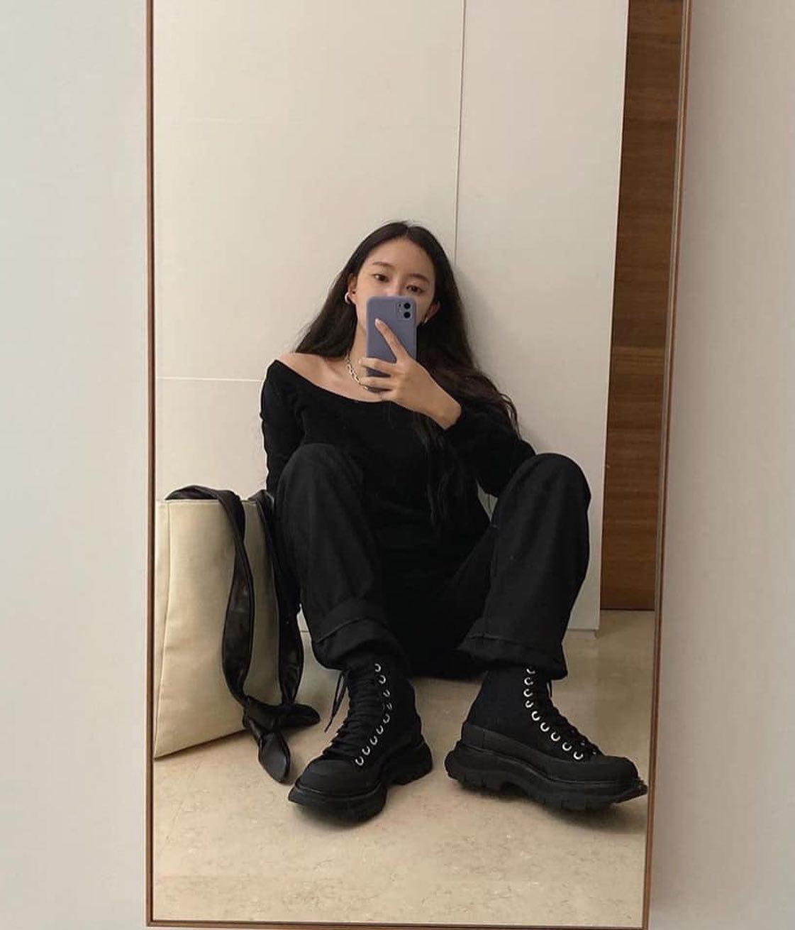 부담 없는 오프숄더룩😎 이미지