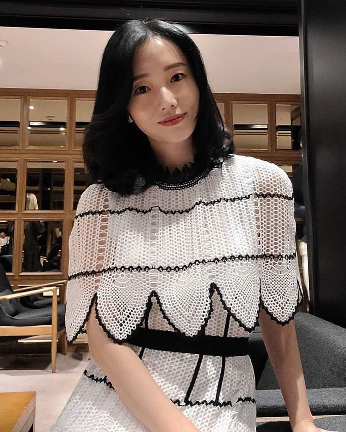 단아한 이정현의 동안 미모💙 이미지