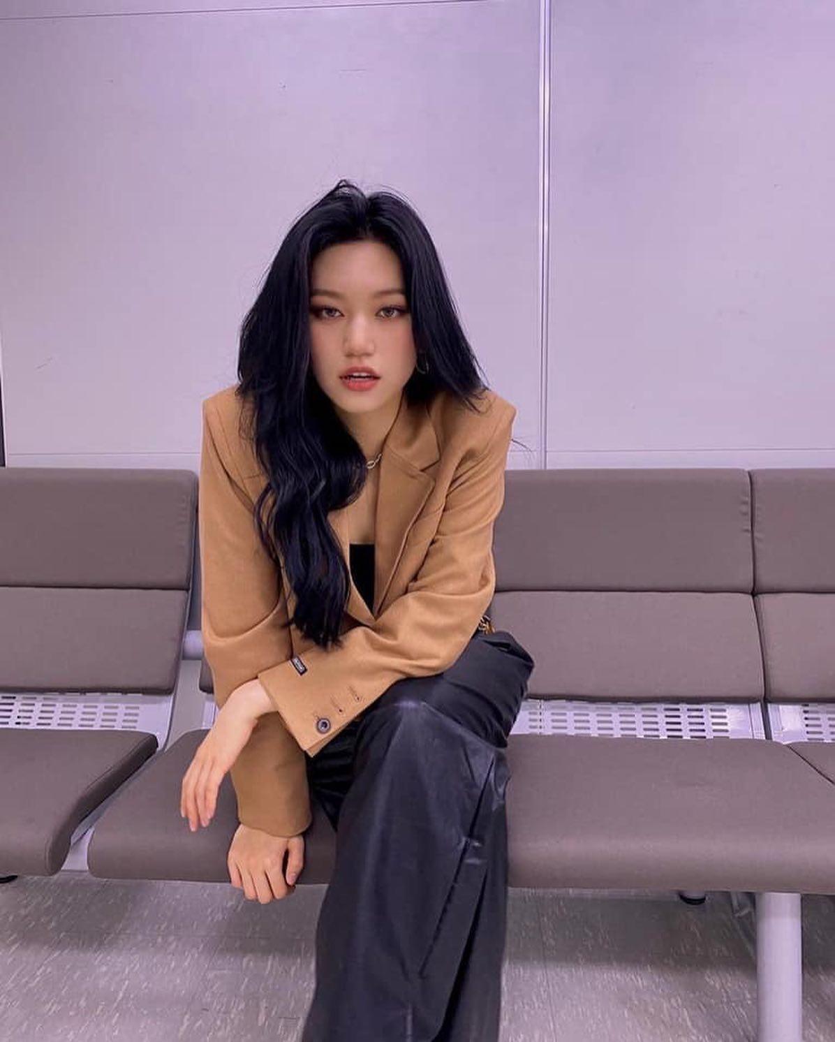겨울다가오니까 흑발,,,🖤 이미지
