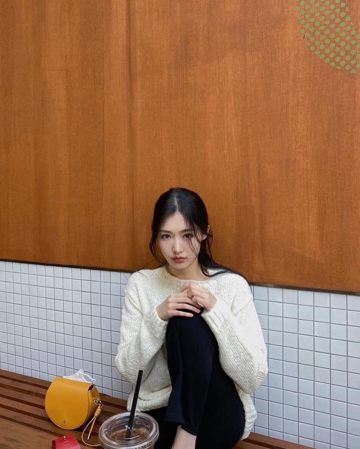 겨울다가오니까 흑발,,,🖤 이미지
