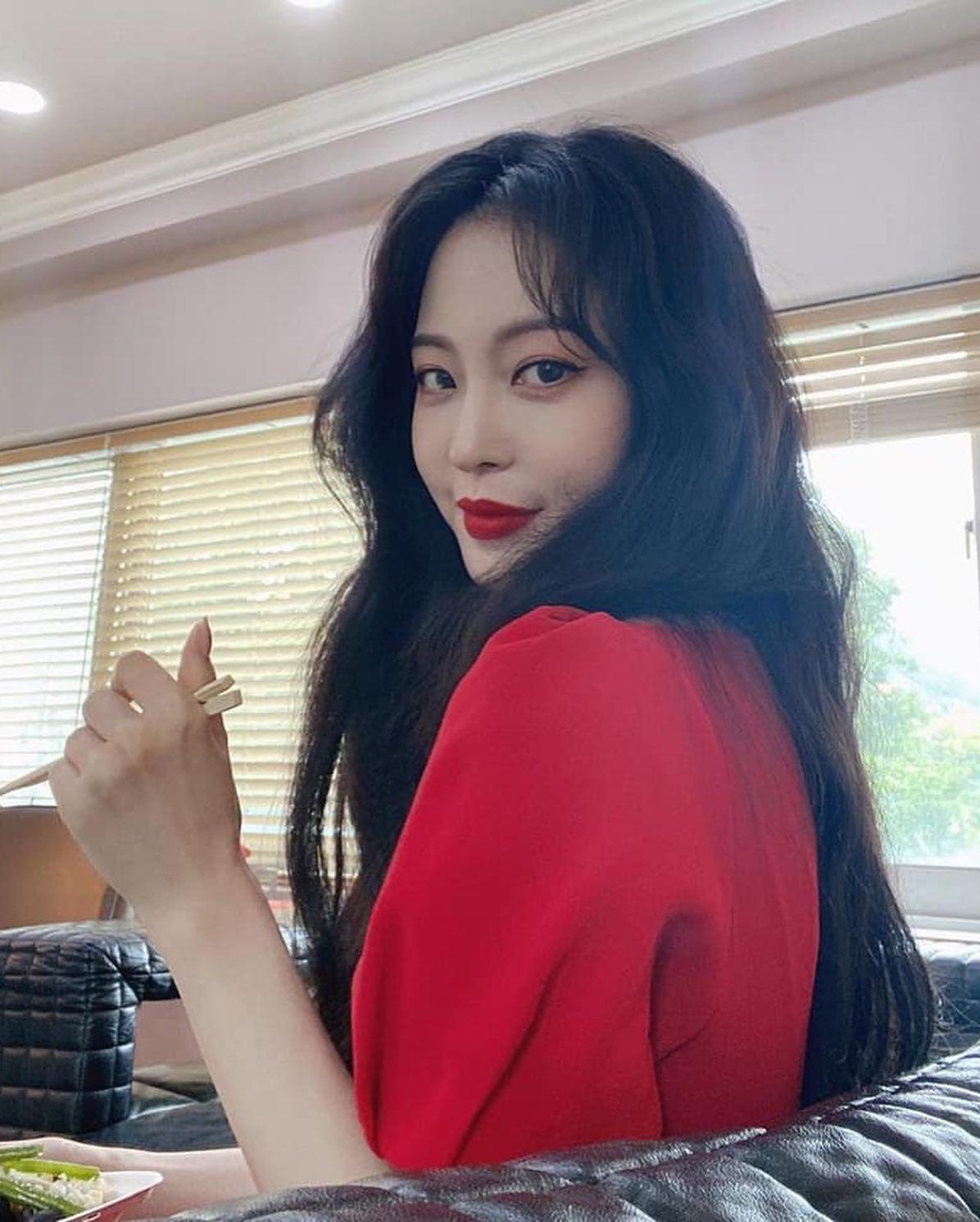 겨울다가오니까 흑발,,,🖤 이미지
