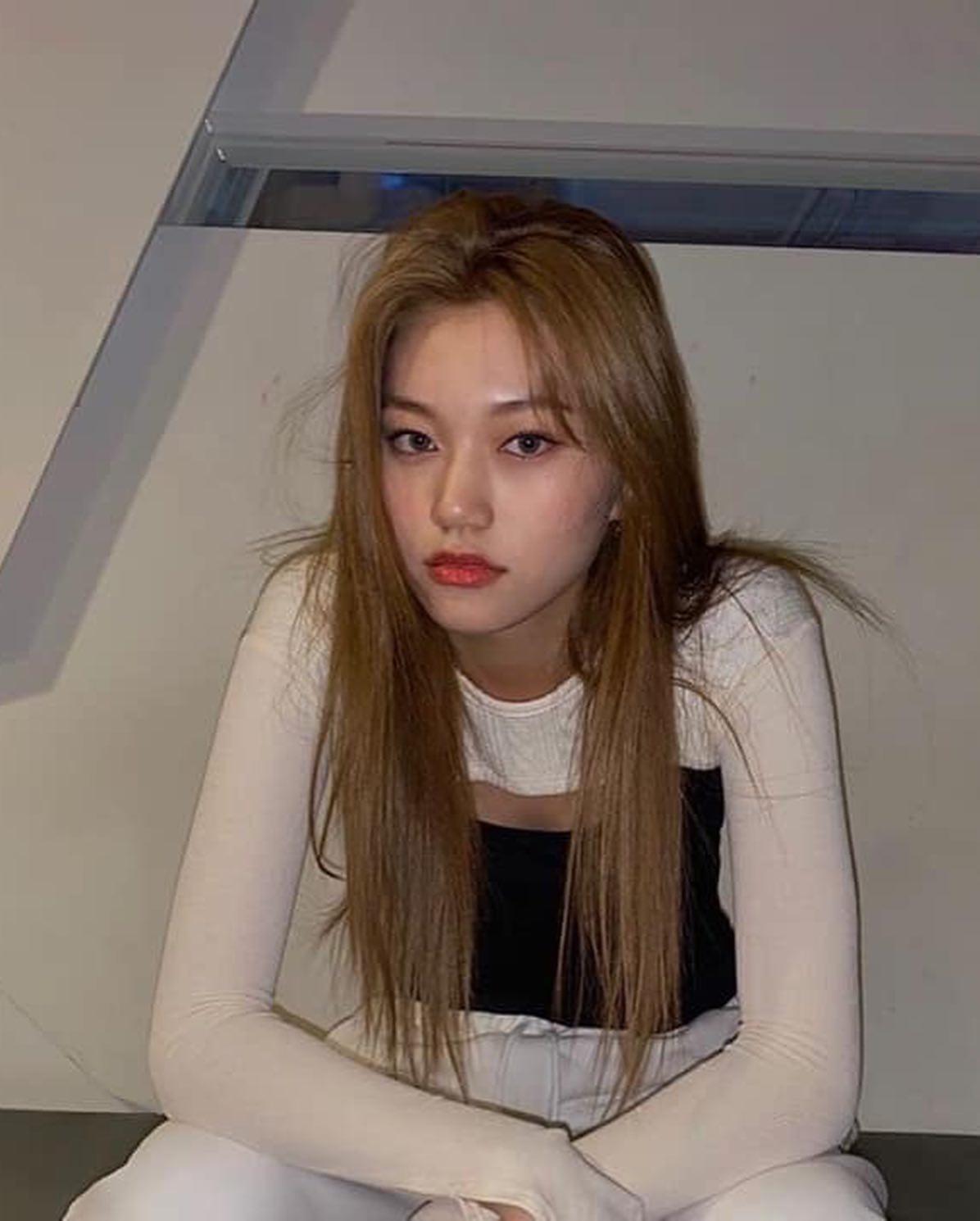 나 언니땜에 탈색뽐뿌와,,🥺 이미지5