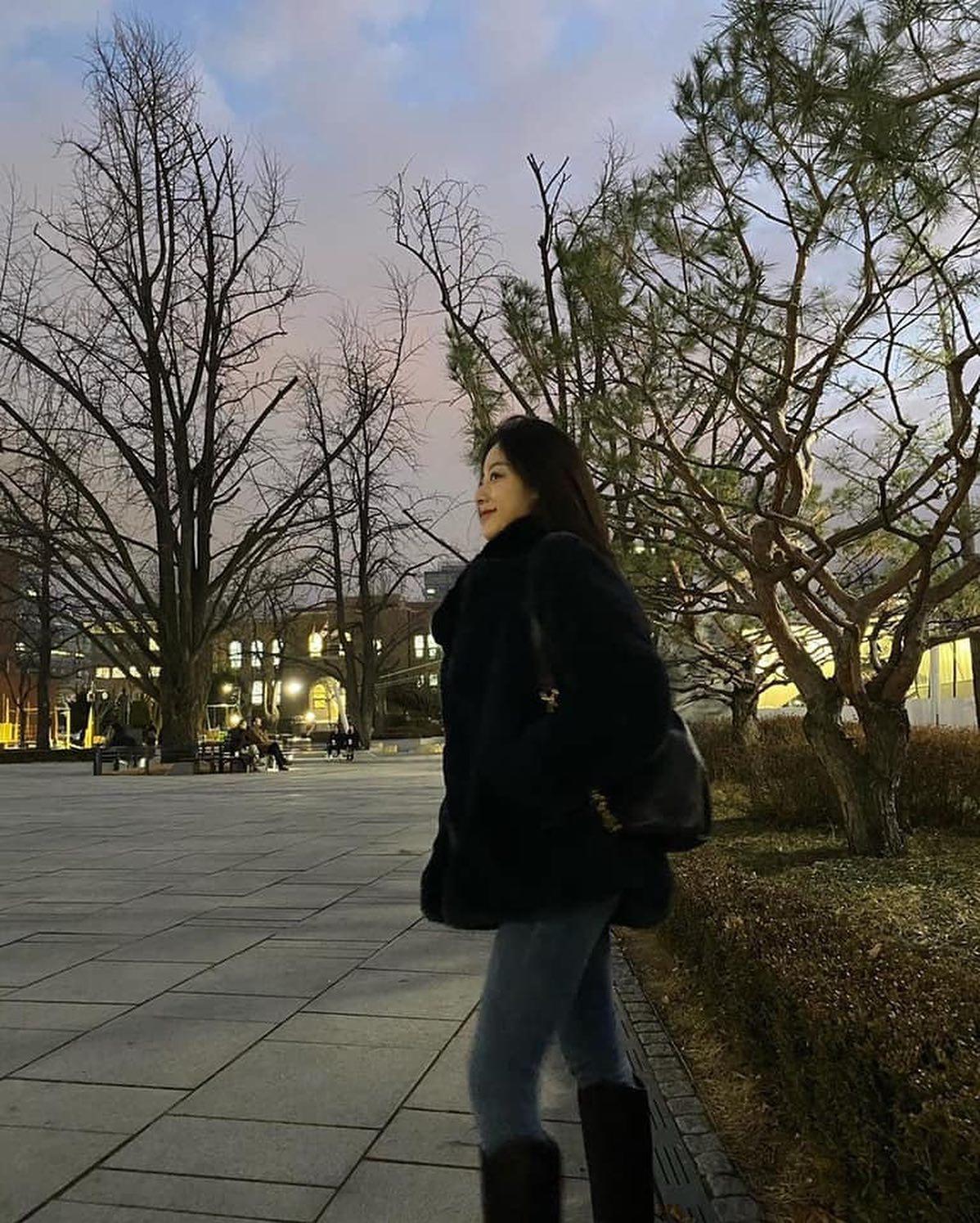 스키니는 이제 클래식👻🖤 이미지