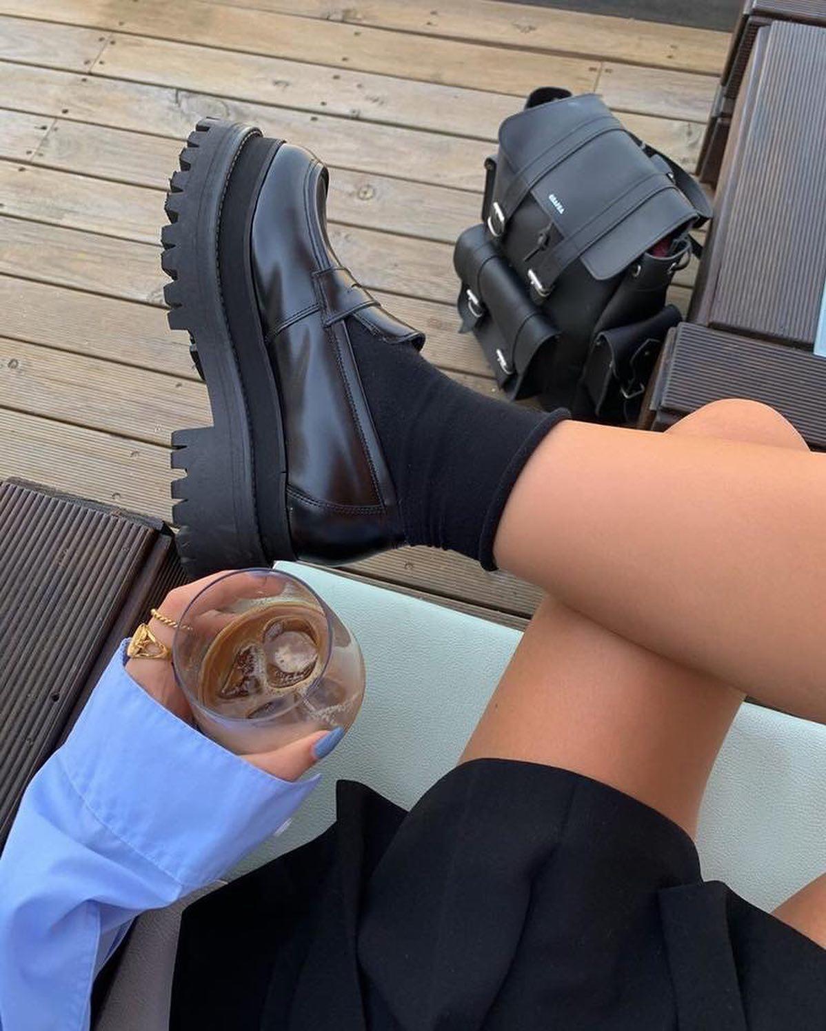 로퍼에 양말 코디😉🖤 이미지