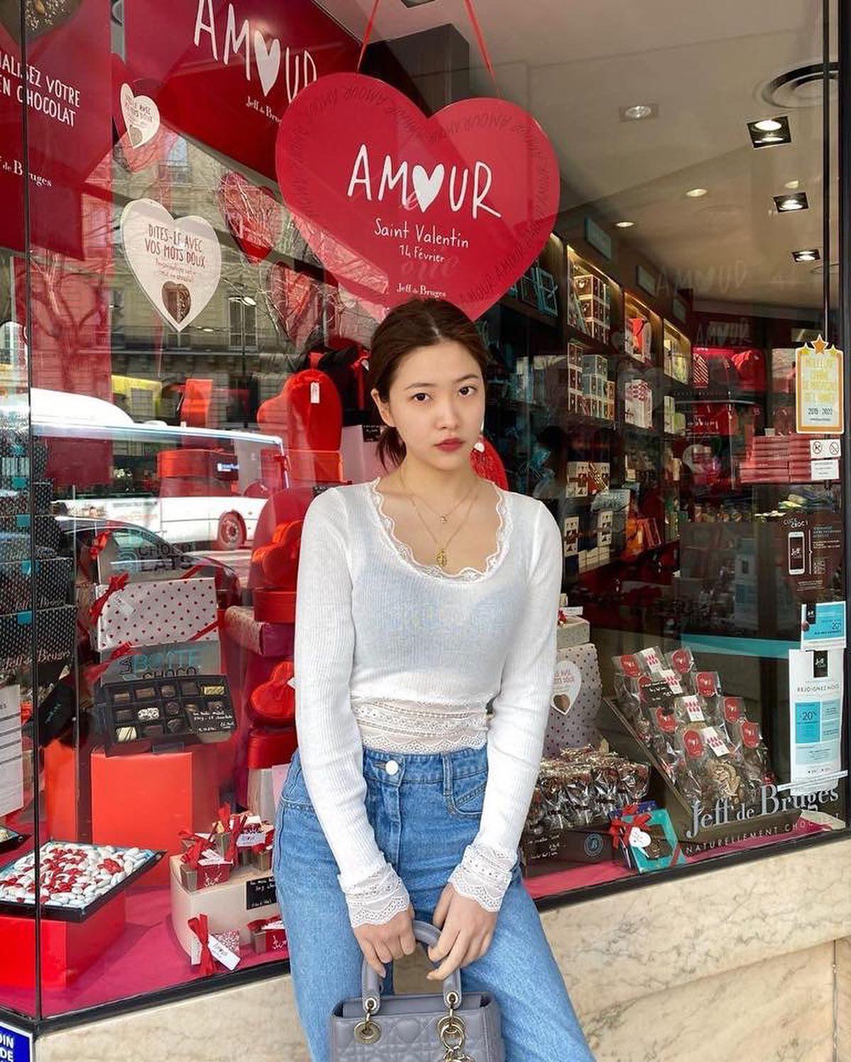 얇은 니트가 딱 좋은 지금☀️💜 이미지