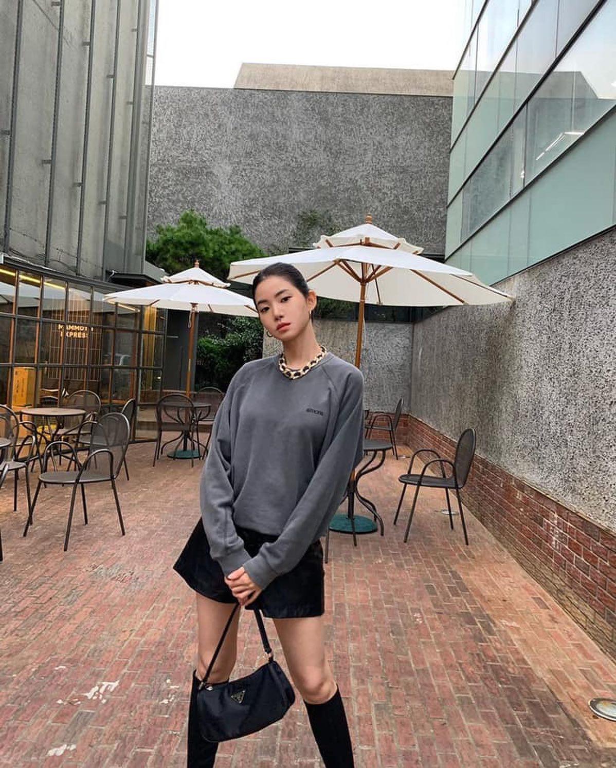 하의는 레더로 골라골라😎 이미지