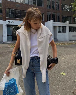 니트를 살짝 걸쳐주면💛✨ 이미지