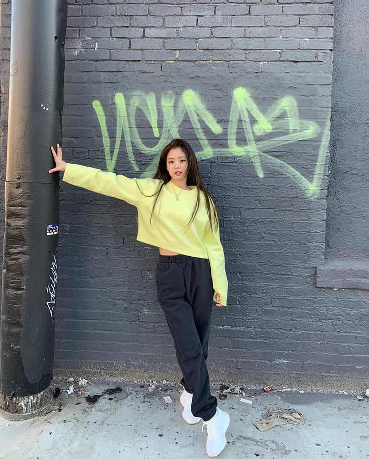 옷장 속 맨투맨 잘라볼까✂️💚 이미지