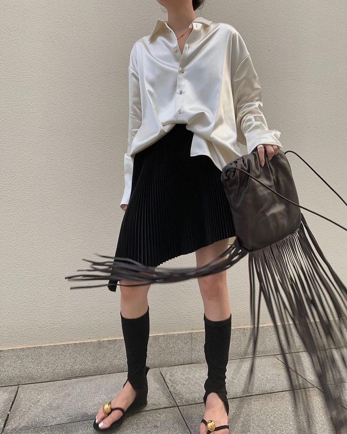 최애 보테가베네타 클러치🧡🖤 이미지