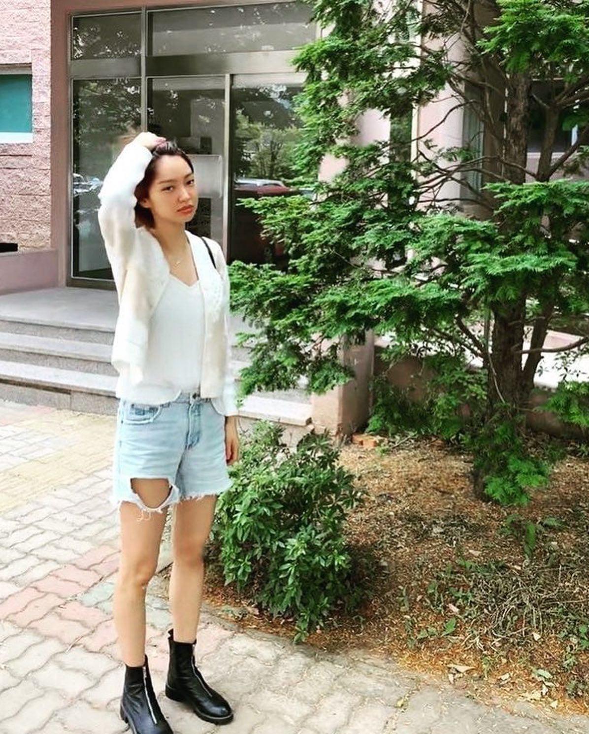 심플해도 빛나는 최유화 코디🤍 이미지2