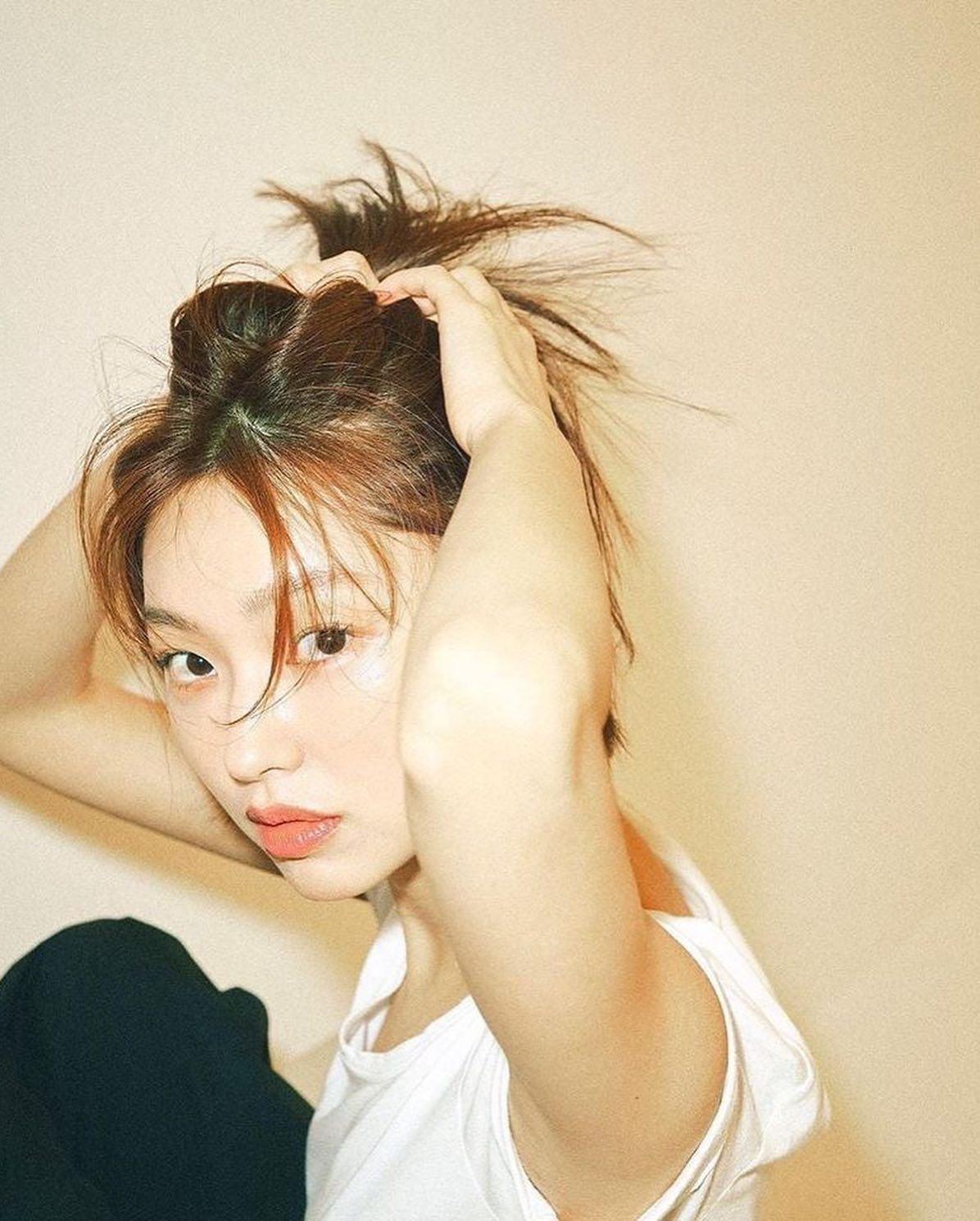 심플해도 빛나는 최유화 코디🤍 이미지4