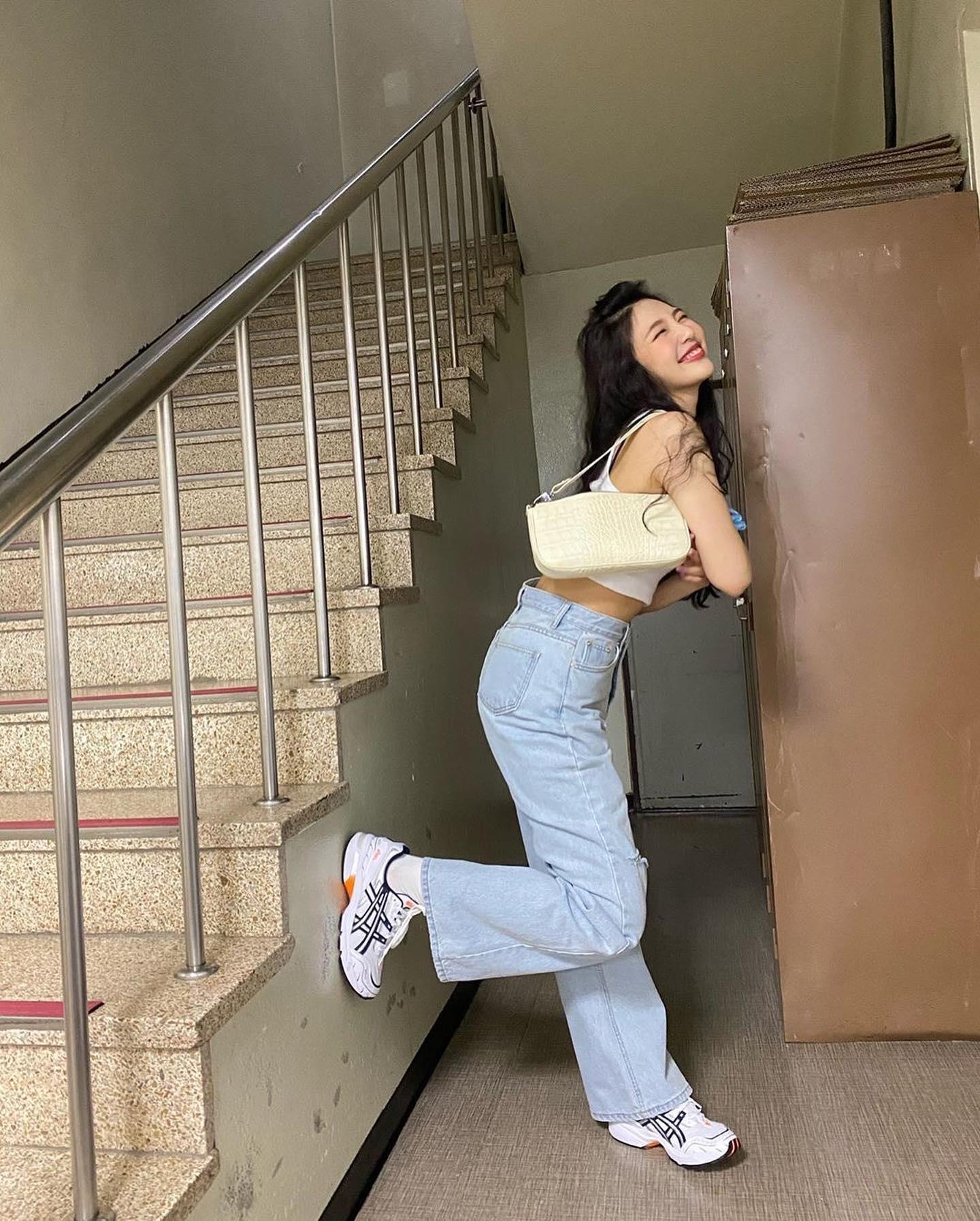 모든 룩에 소화되는🧡러닝화룩 이미지5