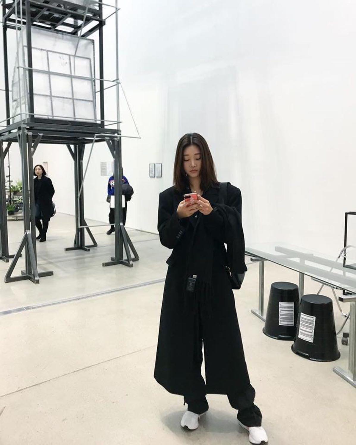 모던룩과 운동화가 만나면?=❤️ 이미지"