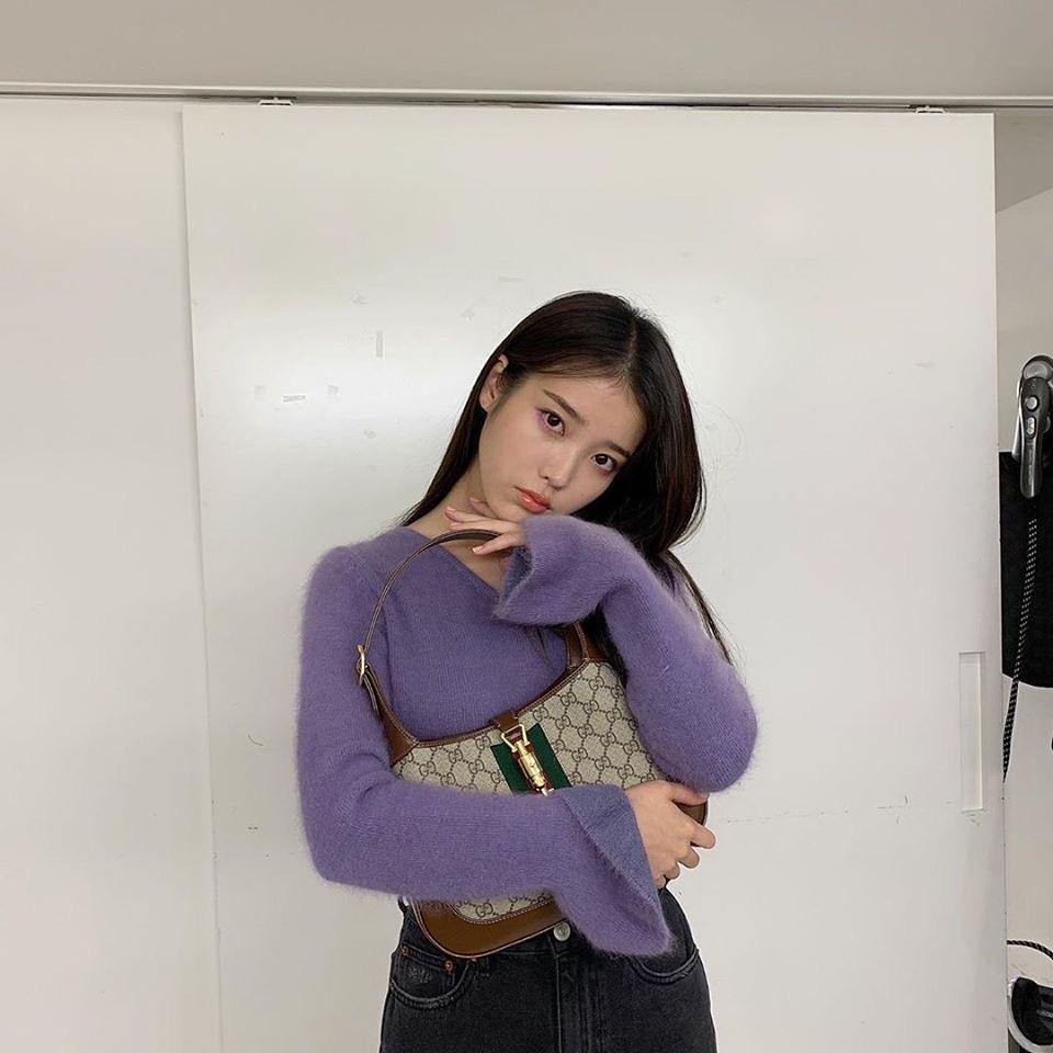 구찌보다 아이유에 시선이💜 이미지