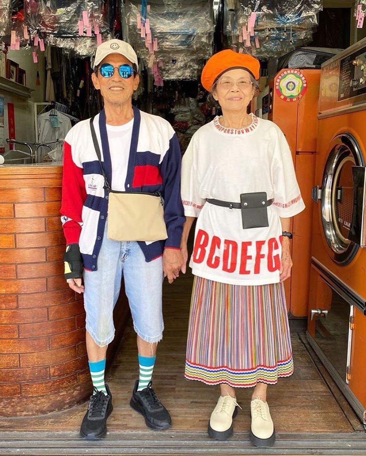 손님들이 가져가지 않은 옷을🥼
감각적으로 코디한 빨래방 사장님 부부👩‍❤️‍👨 이미지