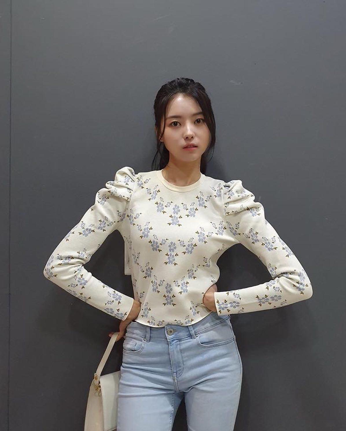 시크 매력이 줄줄 임나영😎🖤 이미지3