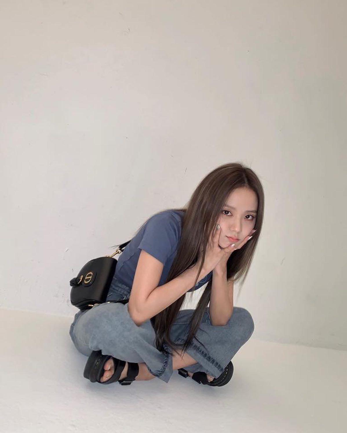 지수의 일상 디올 패션♟🖤 이미지
