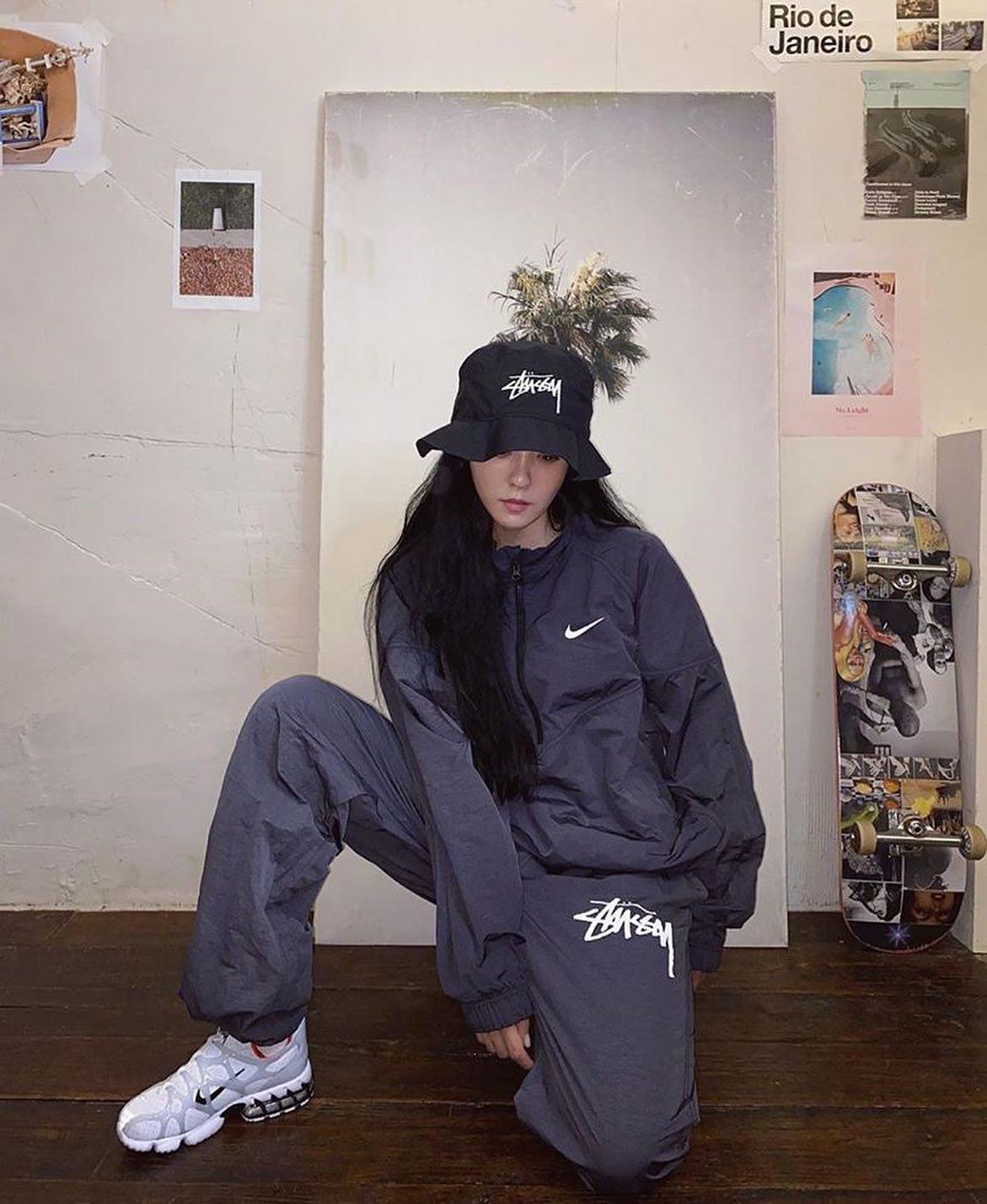 효민 언니🖤나이키x스투시 풀셋 이미지