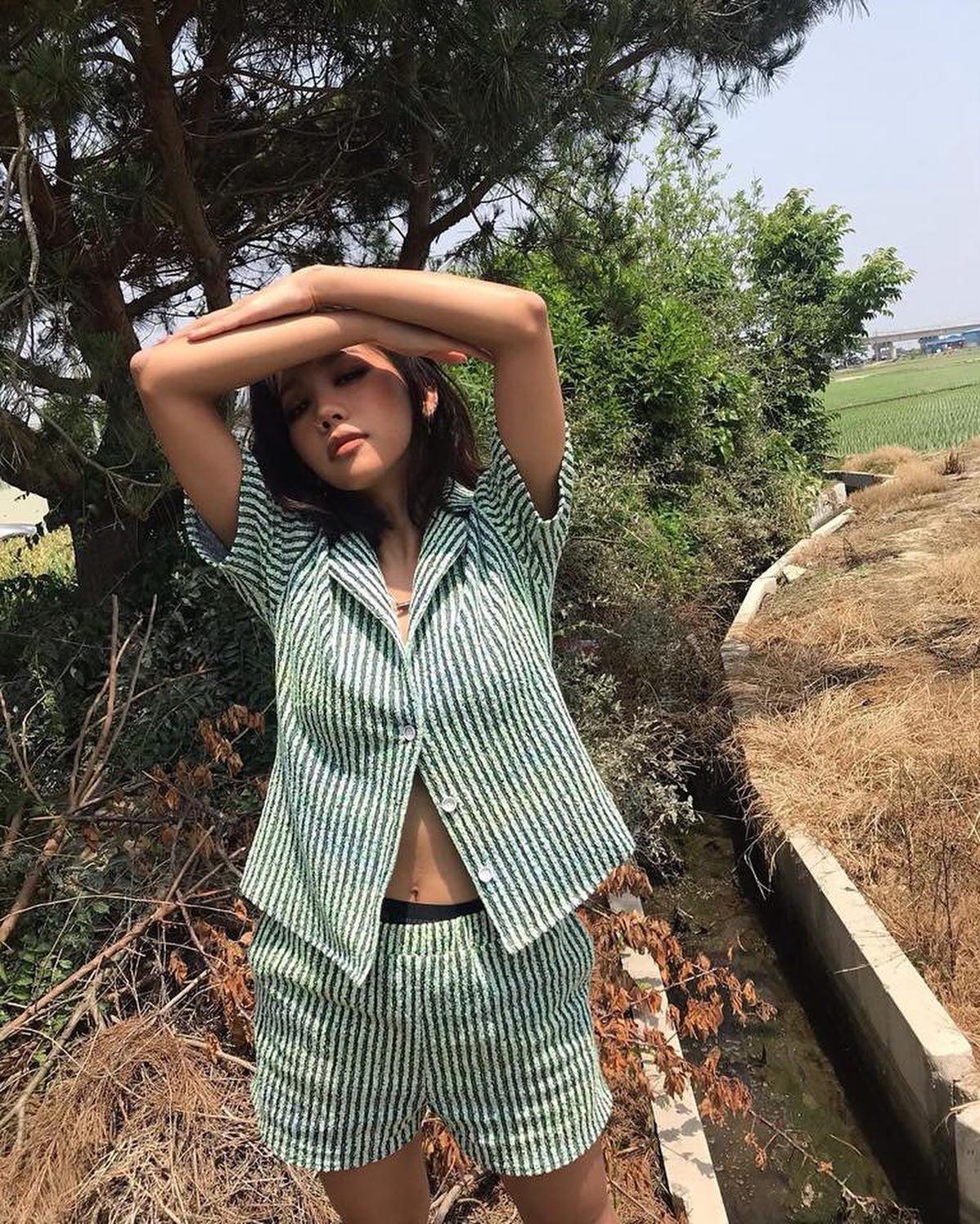 청량하게 투피스 입기🌴💙 이미지
