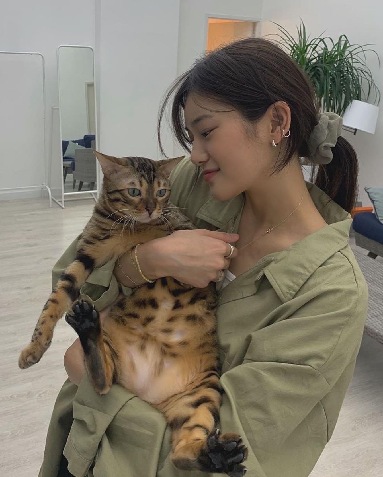 가수 민서의 여름코디🌸 이미지5