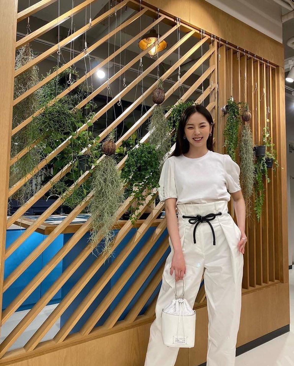 로고자체가 포인트지❤️🖤 이미지