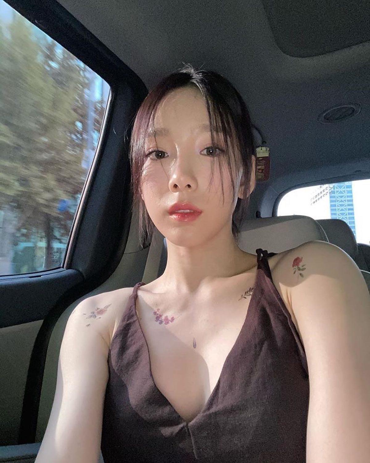태연처럼 타투스티커 도전?👀 이미지