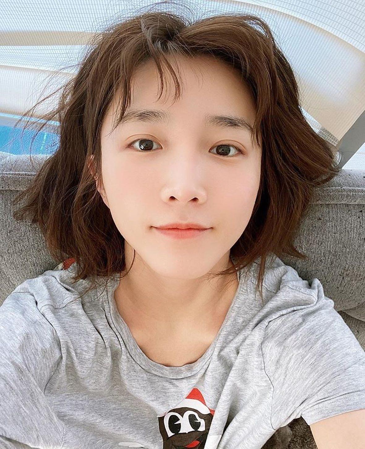 귀엽고 단아한 배우💖이초희 이미지9