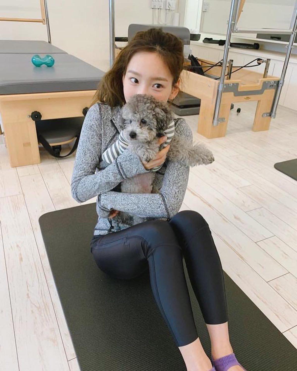 미소만큼 러블리한 태연 룩🐶 이미지