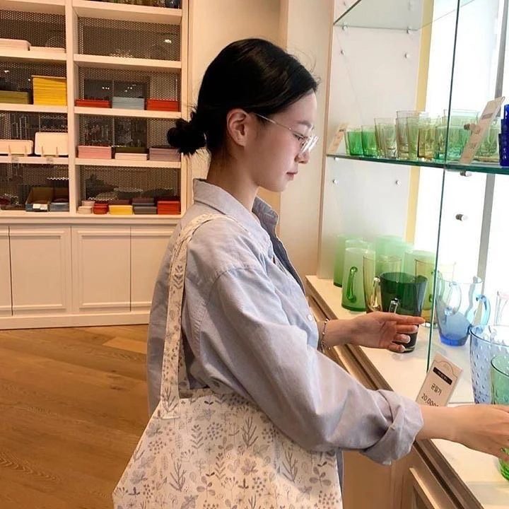 내추럴한 무드의 박규영💛🖤 이미지2