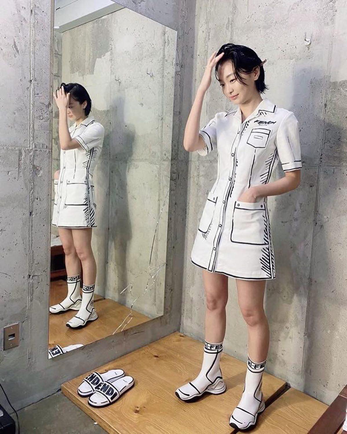 2D 같은 매력 포인트✍️
펜디 캘리포니아스카이🤍🖤 이미지