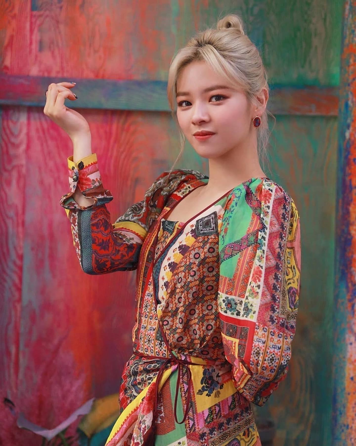 요즘 꿀조합🌈트와이스x에트로 이미지