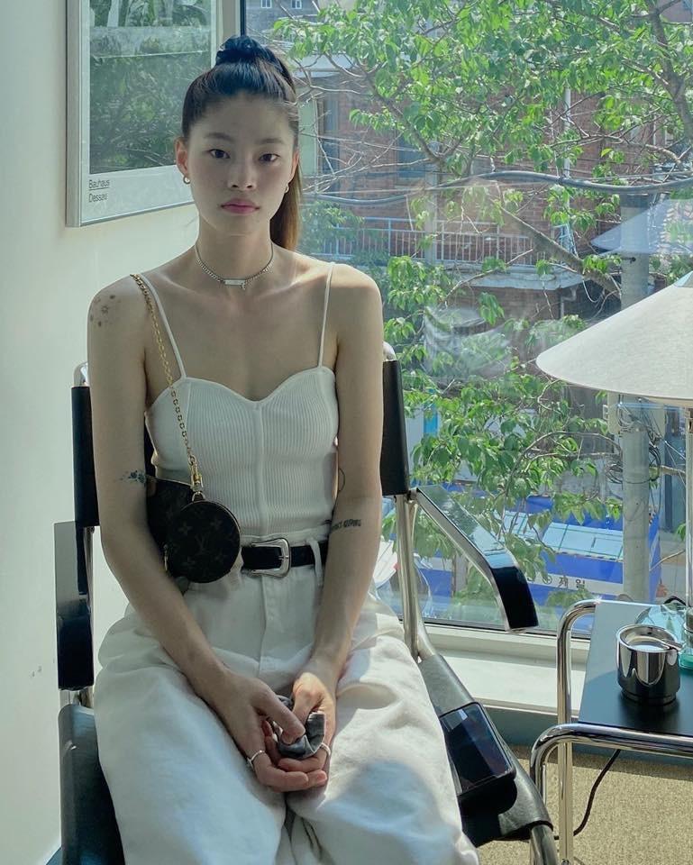 예쁜 민소매탑 필요한 날씨🐳 이미지