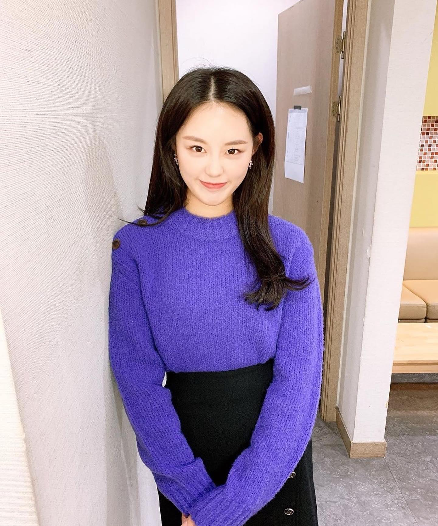 봄을 닮아 화사한 이유진 피드🌼 이미지3