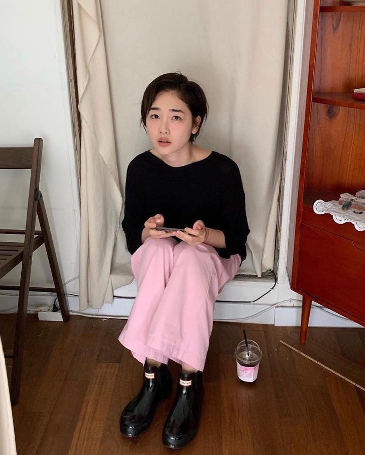 검정슬랙스만 입으면 잼없지💙 이미지