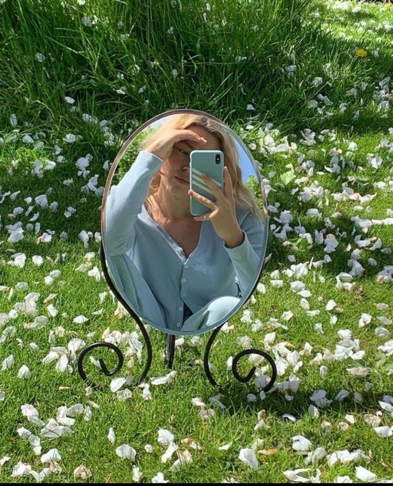 요즘 거울셀카 찍는 법🤳🥴 이미지3