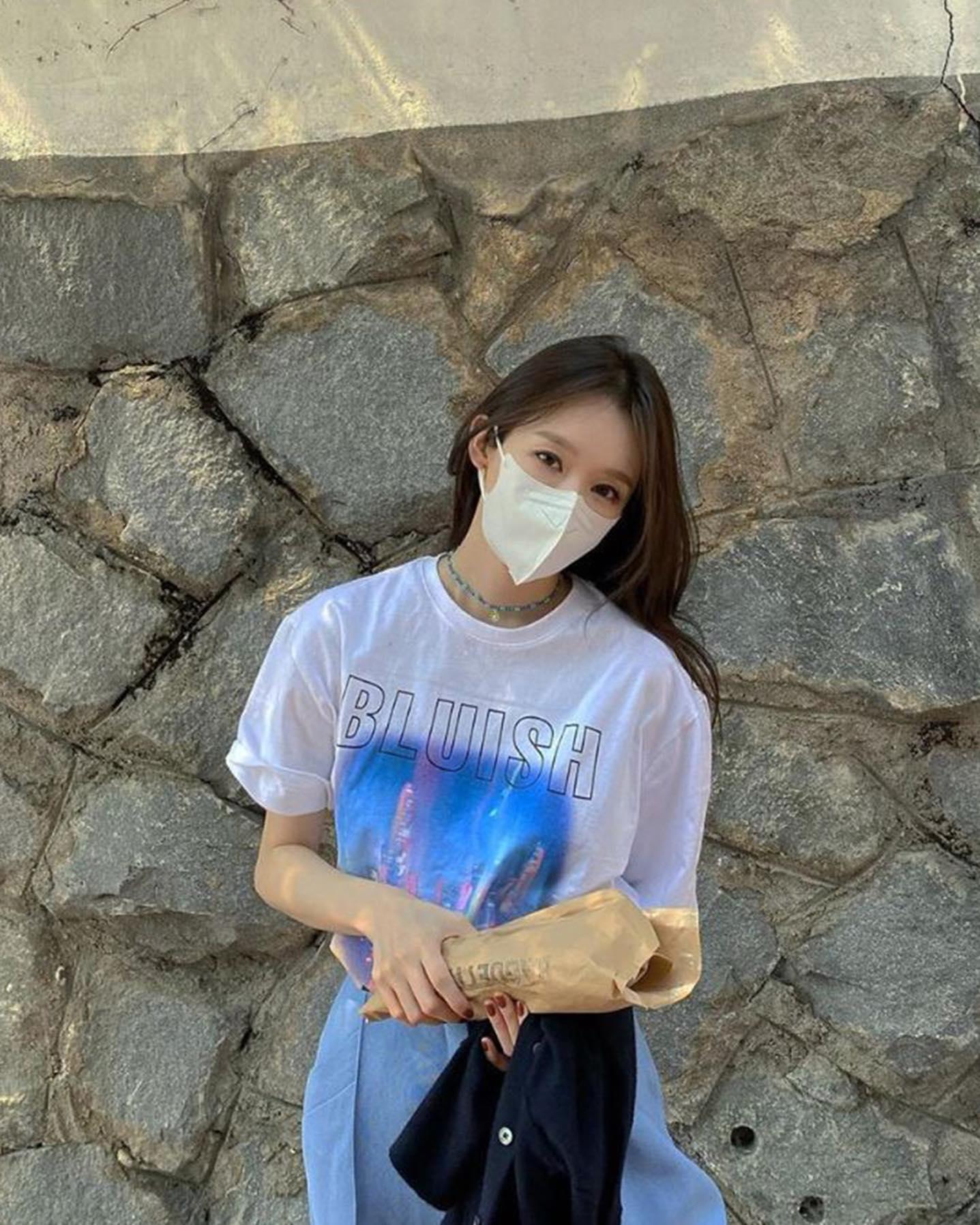 티셔츠로 다 예뻐💙@강민경 이미지