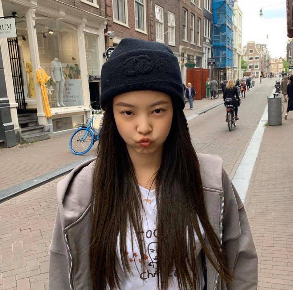 나갈 땐 후드집업 하나 챙기기🖤 이미지