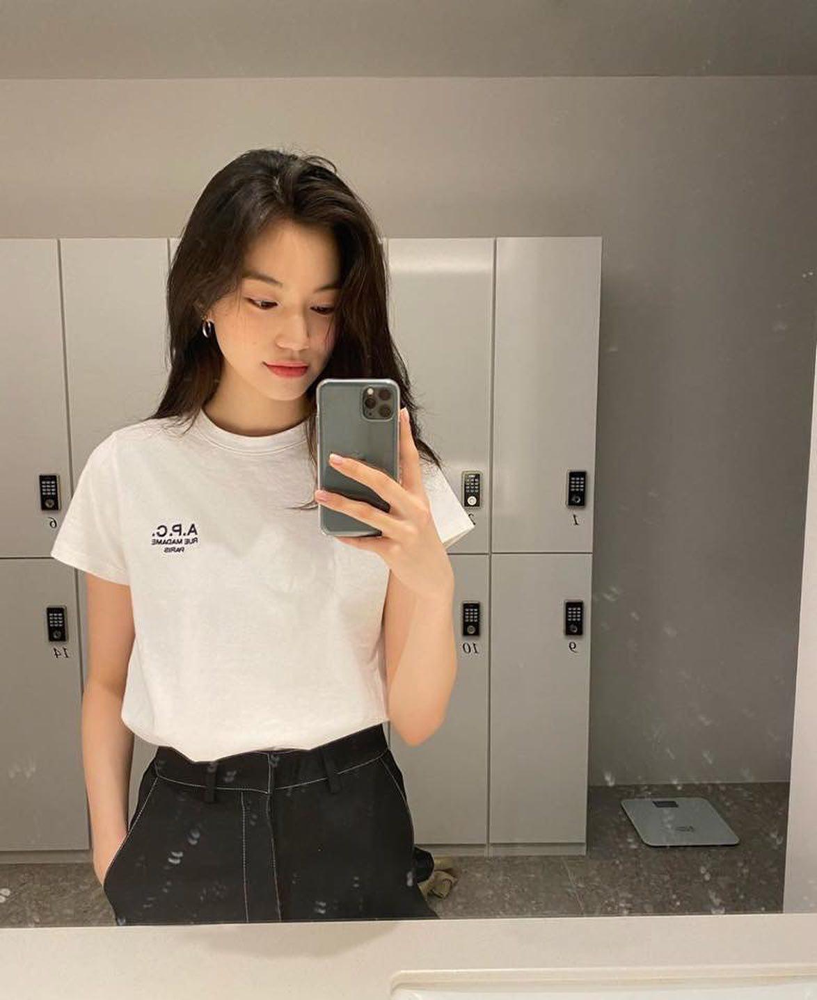깔끔하고 이쁜 흰티 코디🧍🏻 이미지