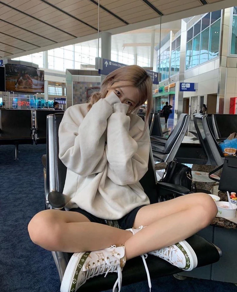어느 룩에나 깔끔한 흰 운동화🤍 이미지2
