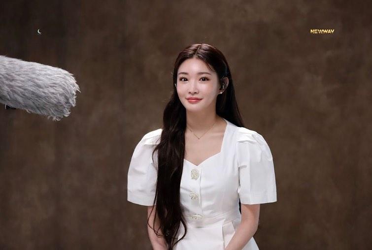 신곡으로 돌아온 청하미모💙 이미지4