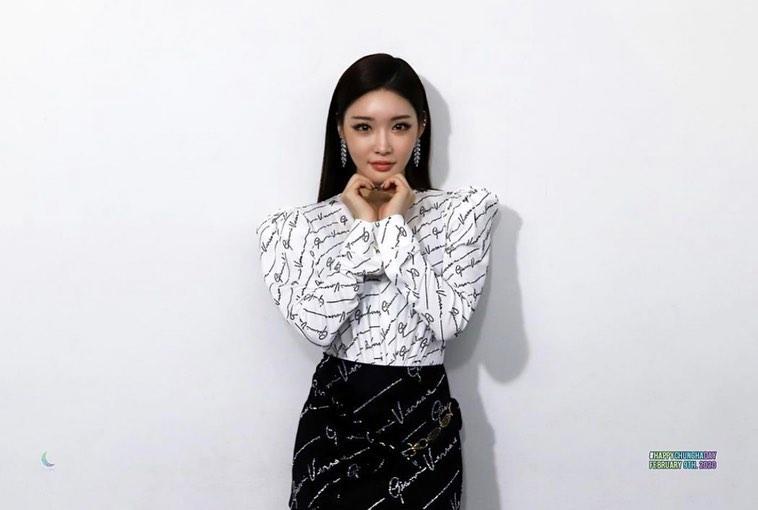 신곡으로 돌아온 청하미모💙 이미지5