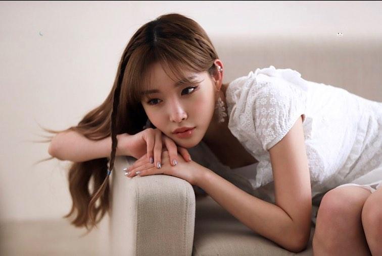 신곡으로 돌아온 청하미모💙 이미지7