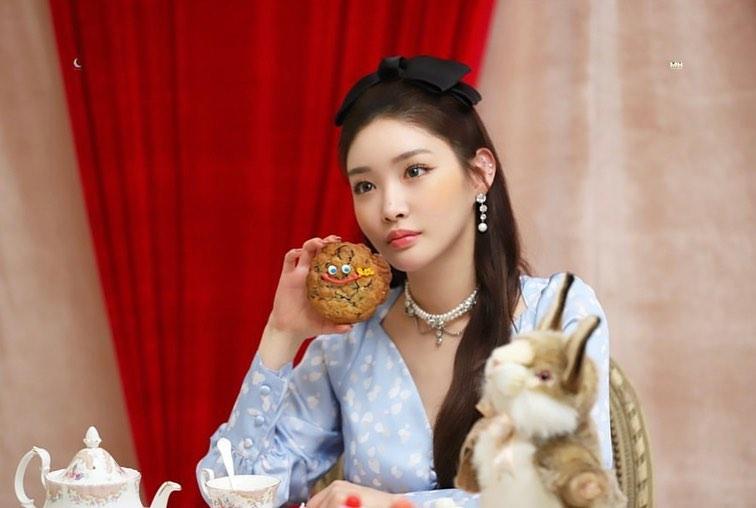 신곡으로 돌아온 청하미모💙 이미지9