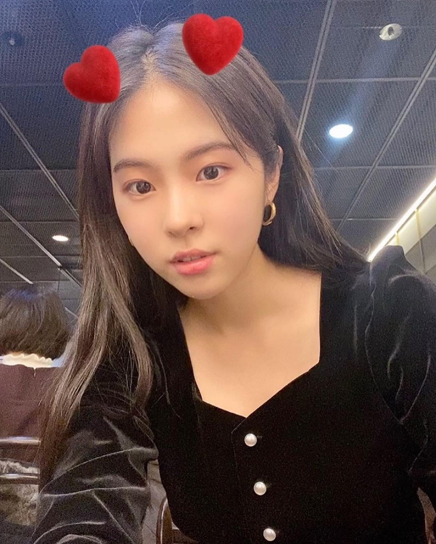 발랄함 돋보이는 서은수 사복👀 이미지