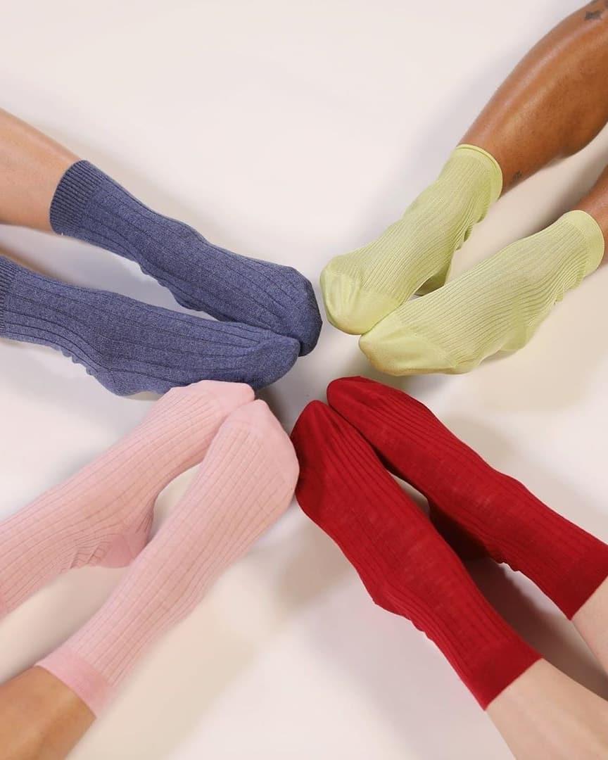 잘 빠진 양말은 필수템 🧦 이미지