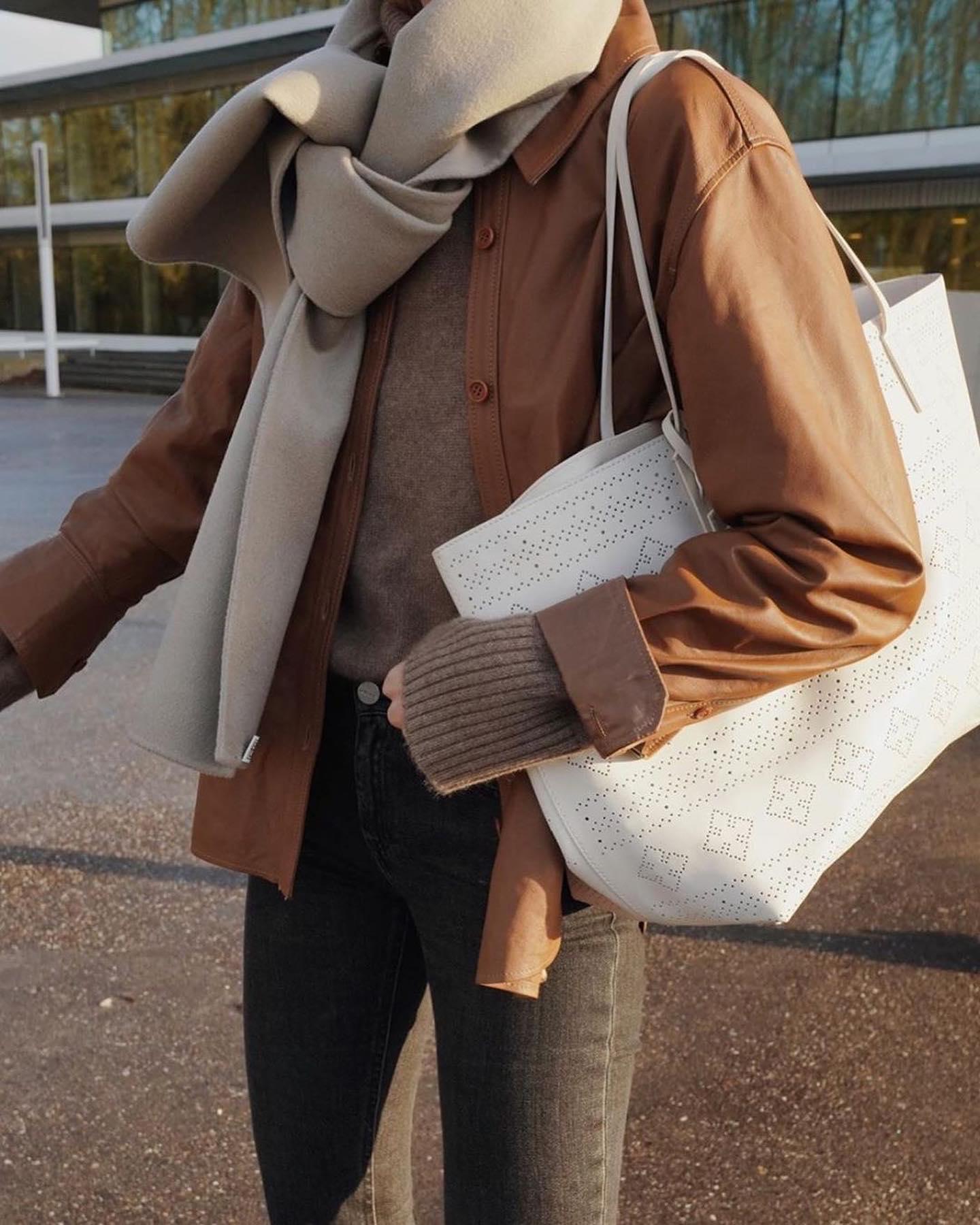 추운날엔 니트 목도리 슝 🧶 이미지