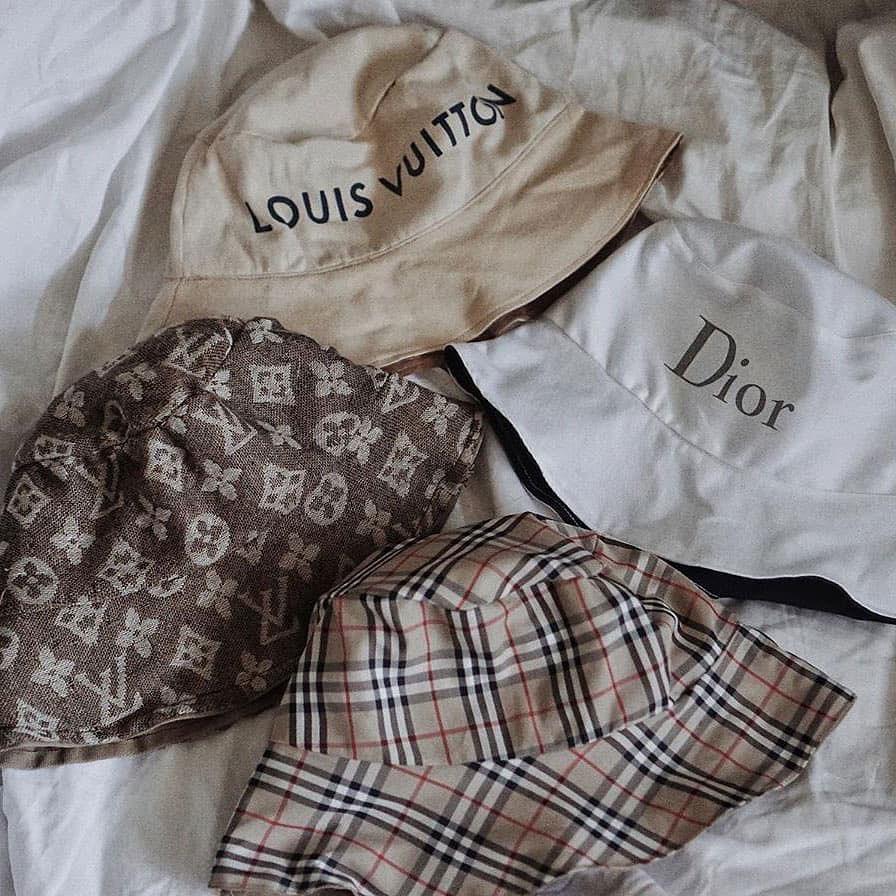 요즘은 버킷햇 마련 @시급해🏺 이미지"