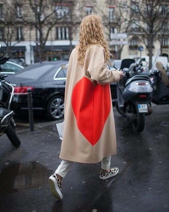 코트에 러블리한 디테일 추가💕 이미지